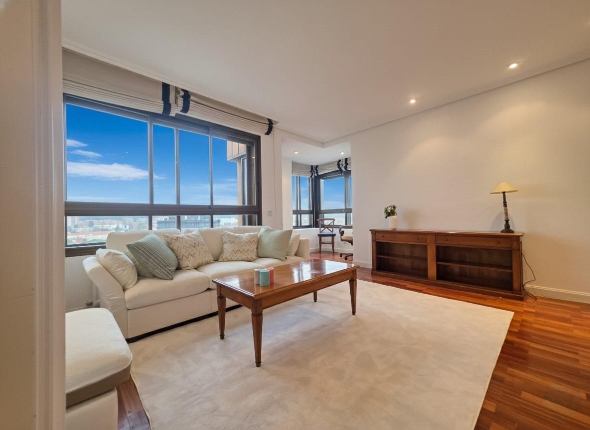 Living room of Flat to rent in  Madrid Capital  with Air Conditioner, Heating and Private garden