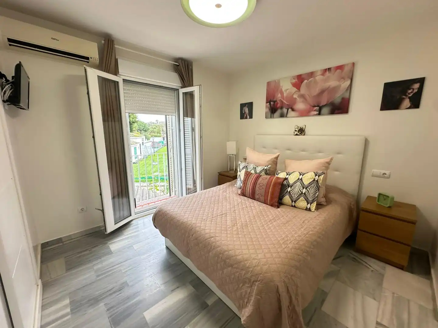 Schlafzimmer von Einfamilien-Reihenhaus zum Verkauf in Los Barrios mit Klimaanlage, Heizung und Privatgarten
