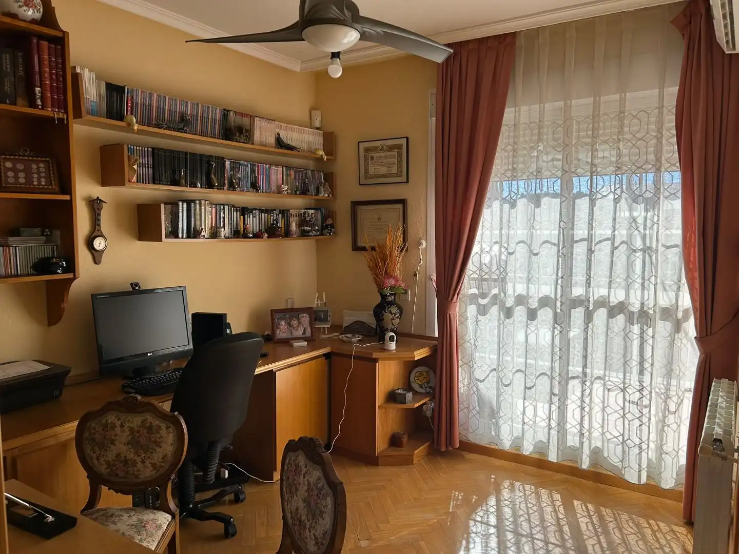 Sala de estar de Ático en venta en Majadahonda con Aire acondicionado, Terraza y Balcón