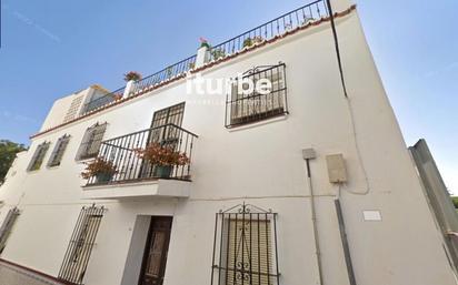 Vista exterior de Casa o xalet en venda en Marbella amb Terrassa i Balcó