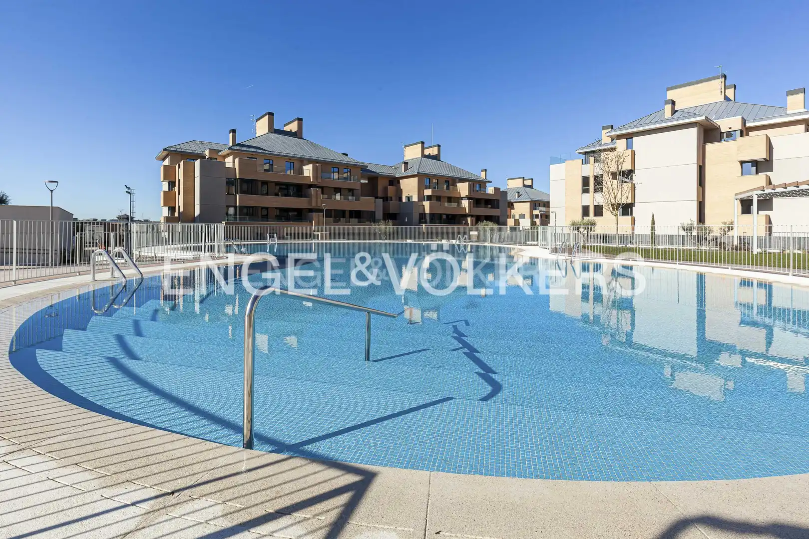 Piscina de Piso en venta en Majadahonda con Aire acondicionado, Calefacción y Terraza
