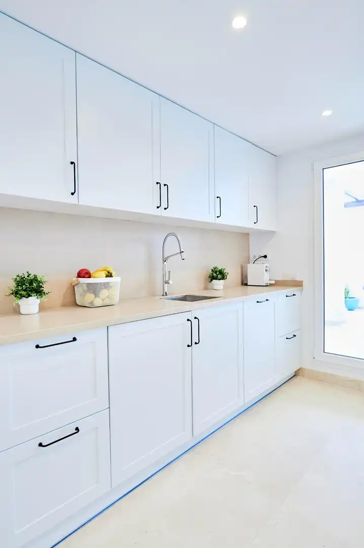 Cocina de Apartamento en venta en Marbella con Jardín privado, Terraza y Trastero