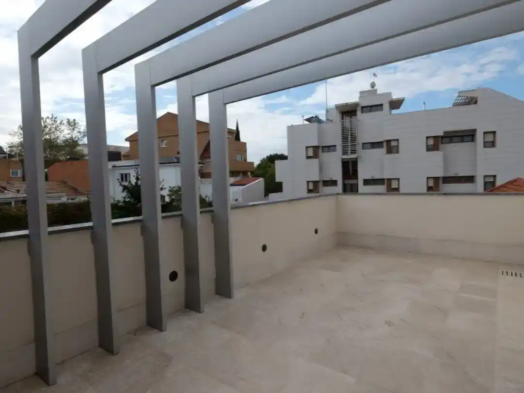 Terrassa de Casa o xalet en venda en  Madrid Capital amb Balcó