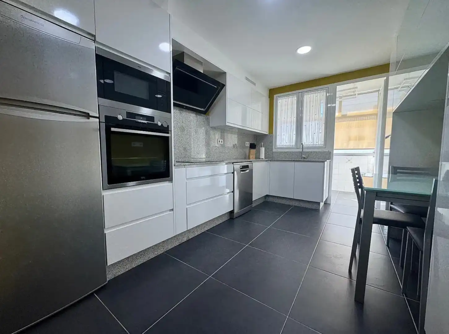 Cocina de Piso de alquiler en Ferrol con Calefacción, Trastero y Amueblado