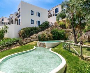 Piscina de Planta baixa en venda en Benahavís amb Aire condicionat, Terrassa i Balcó