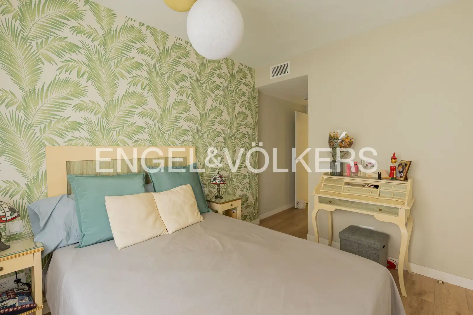 Bedroom of Flat for sale in Madrid  with Air Conditioner, Heating and Private garden