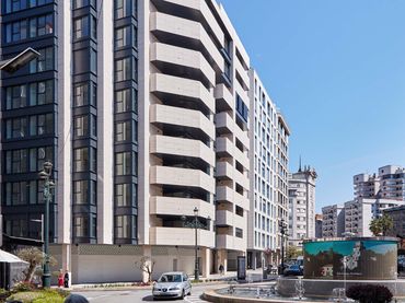 Individual con ascensor en venta en Rúa de Rosalía de Castro 63-61