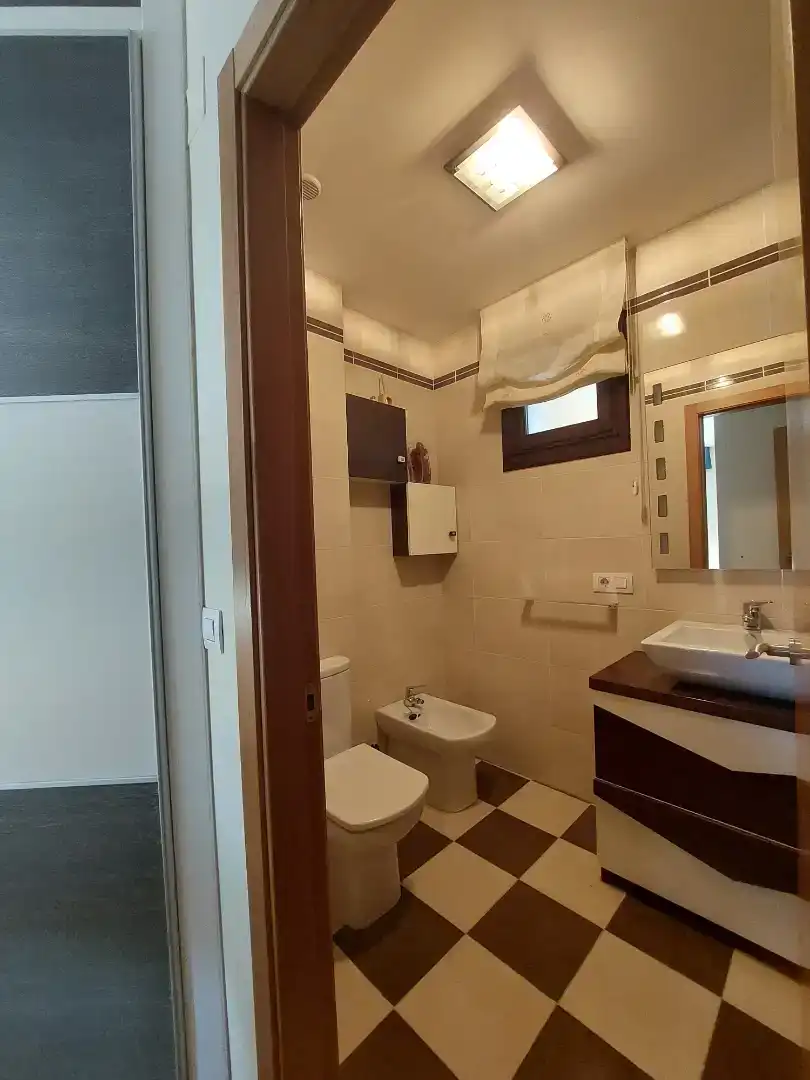 Bathroom of Flat for rent in Outeiro de Rei  with Parquet flooring and Furnished