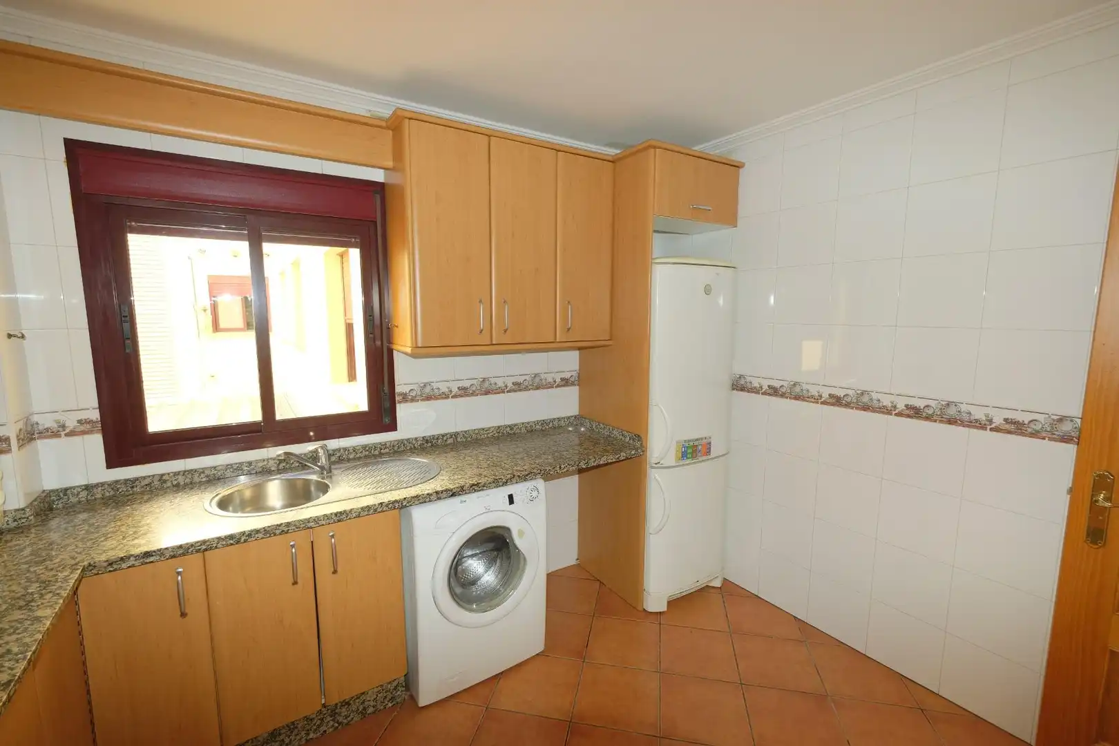 Kitchen of Flat for rent in Alcalá de Guadaira  with Terrace, Storage room and Furnished