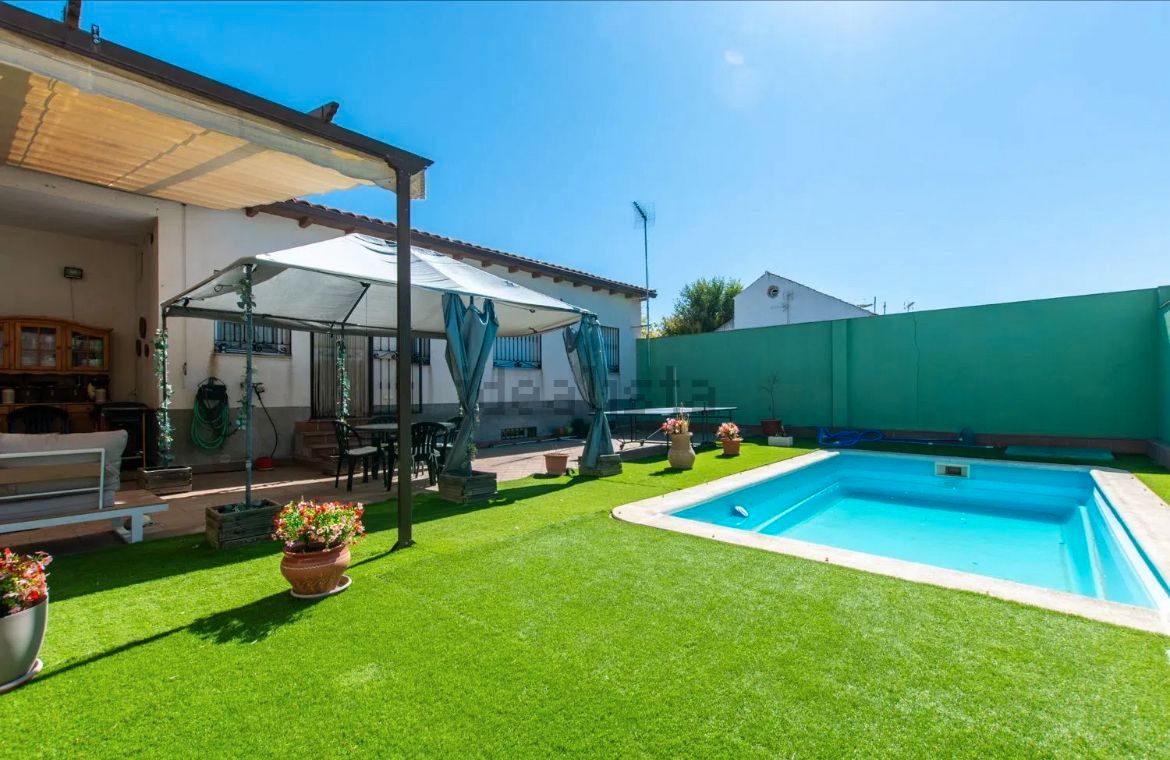 Swimming pool of House or chalet for sale in Erustes  with Air Conditioner, Heating and Private garden