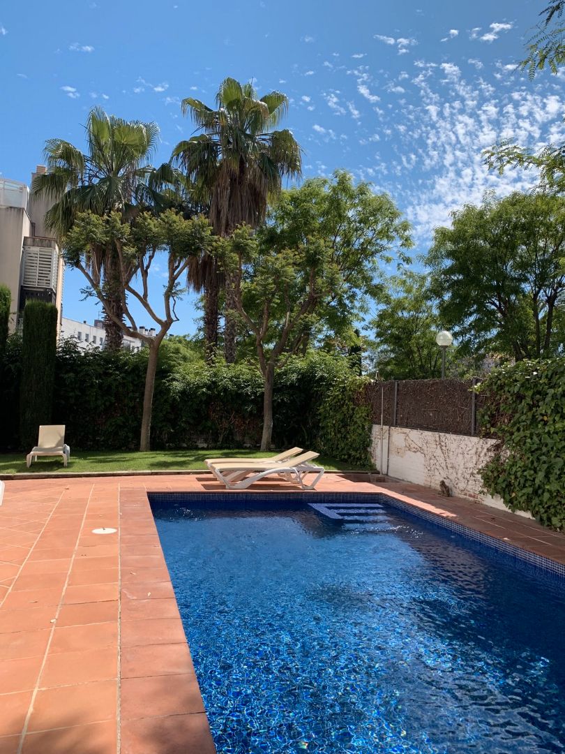 Swimming pool of Flat to rent in Sitges  with Air Conditioner, Heating and Private garden