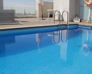 Piscina de Apartament de lloguer en  Madrid Capital amb Aire condicionat i Terrassa