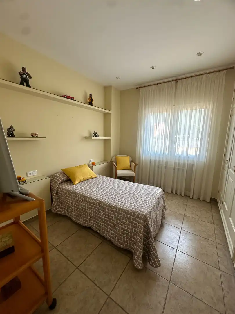 Habitación de Casa o chalet en venta en Montornès del Vallès con Aire acondicionado, Calefacción y Jardín privado