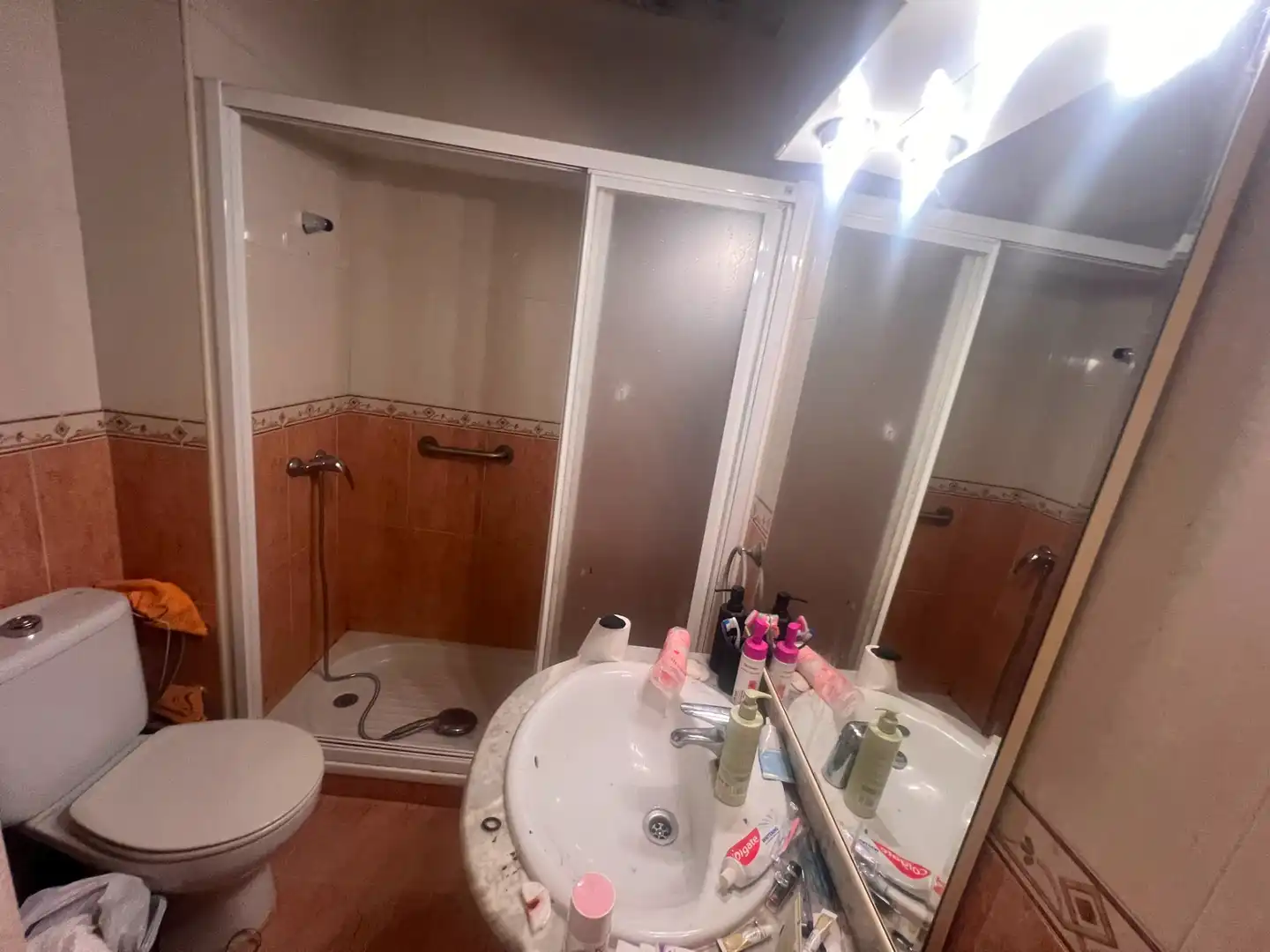 Bathroom of Flat for sale in Sevilla  with Air Conditioner, Terrace and Furnished