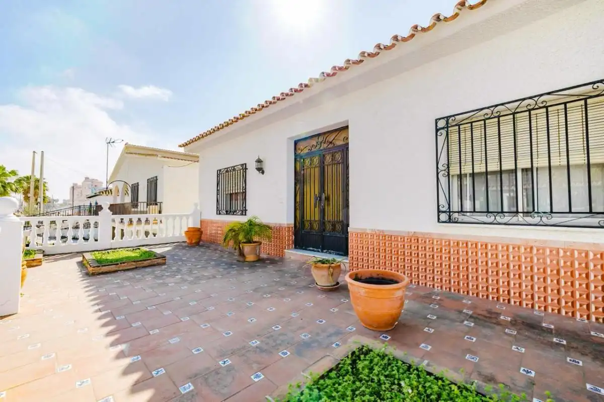 Vista exterior de Casa o chalet en venta en Torrox con Aire acondicionado, Calefacción y Jardín privado