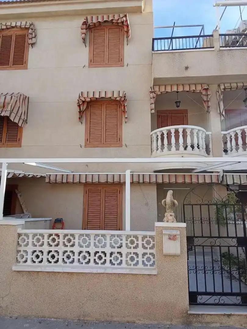 Vista exterior de Casa o chalet de alquiler en Santa Pola con Amueblado, Lavadora y Microondas