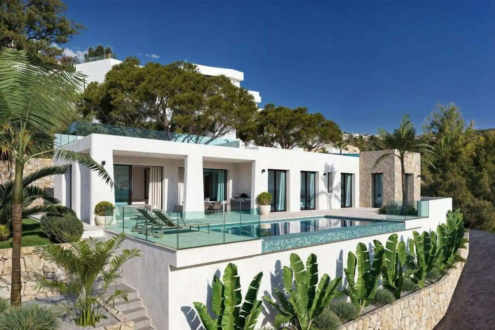 Maison avec piscine à vendre à Gargasindi