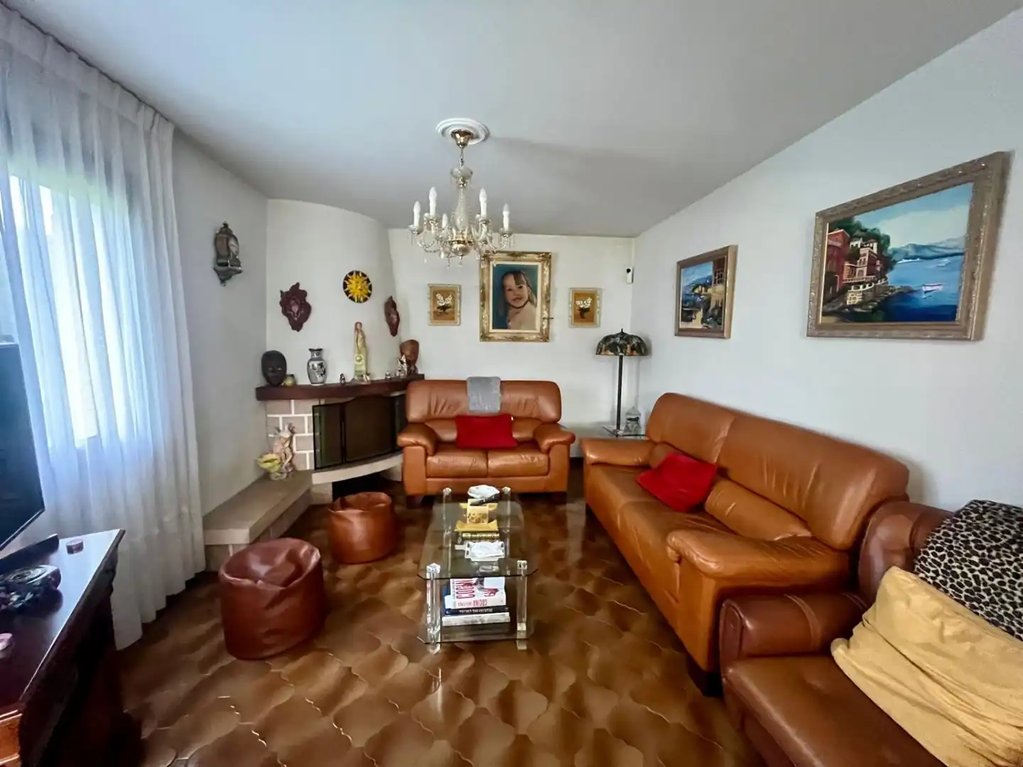 Sala d'estar de Casa o xalet en venda en Carballo amb Calefacció