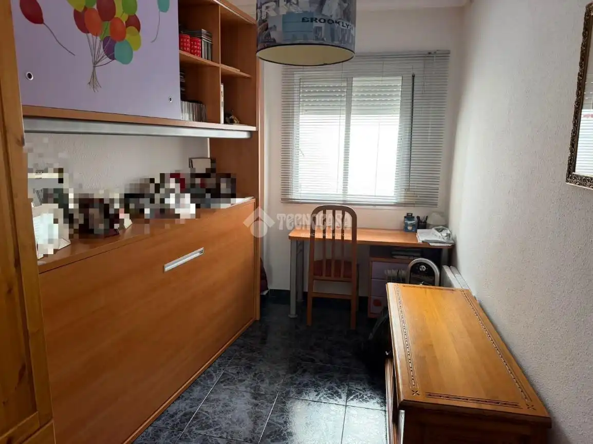 Dormitori de Pis en venda en Jaén amb Aire condicionat, Moblat i Balcó