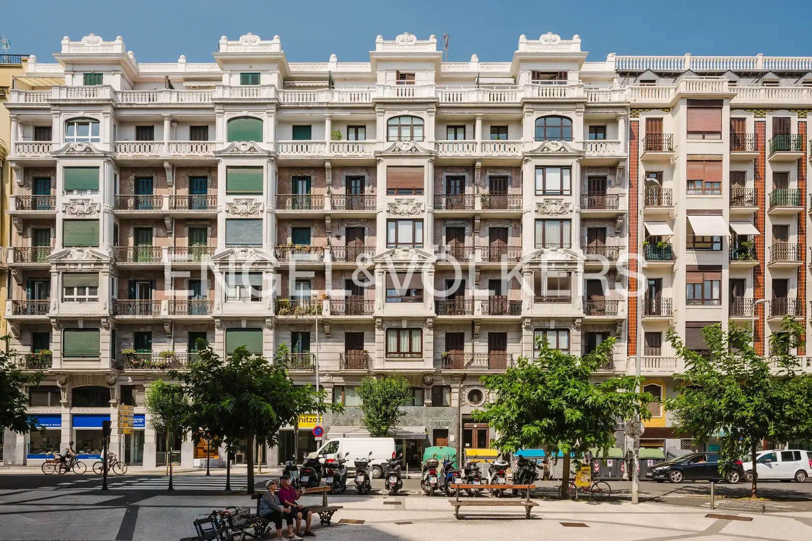 Piso con terraza en venta en Kolon Pasealekua