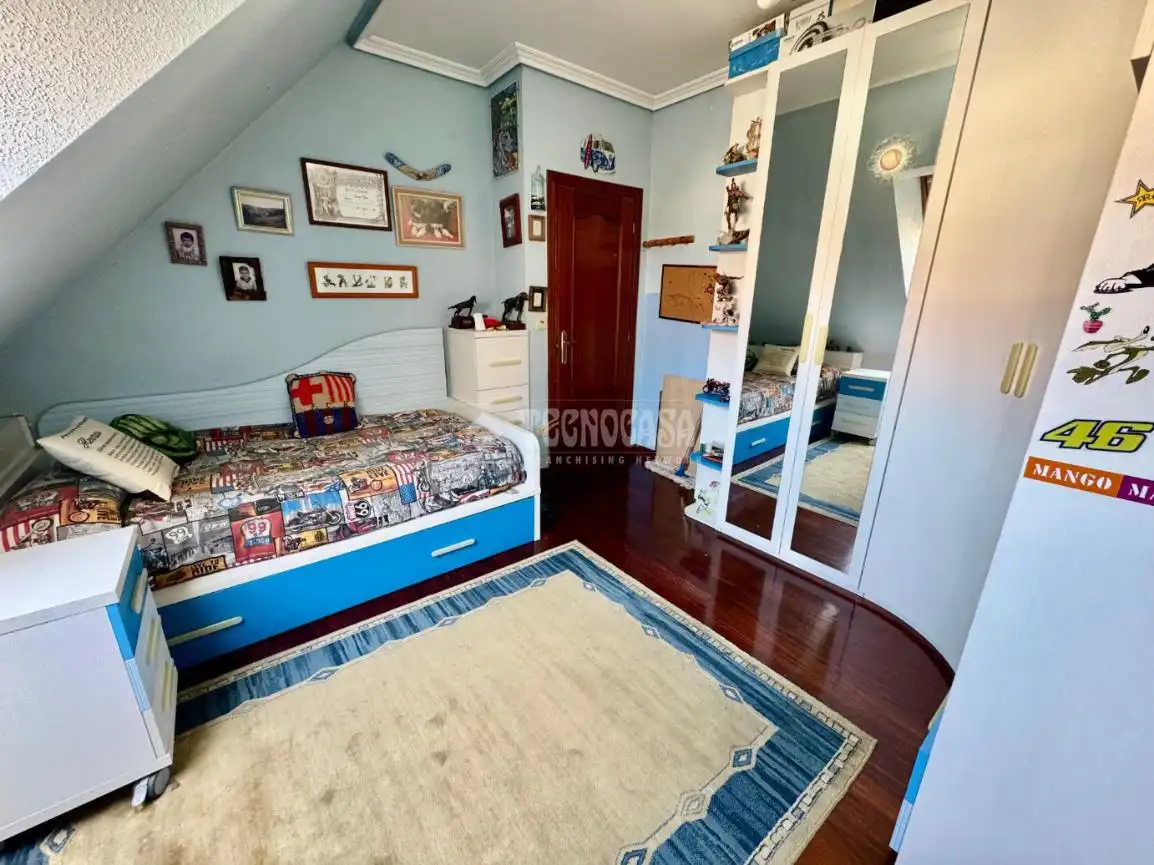 Habitación de Piso en venta en El Astillero   con Calefacción, Parquet y Terraza