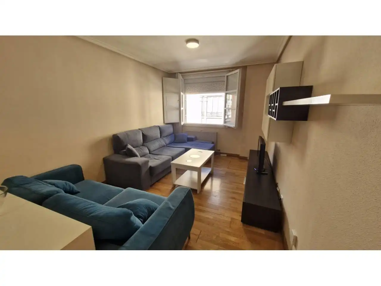 Wohnzimmer von Wohnung zur Miete in  Logroño mit Heizung, Parkett und Abstellraum