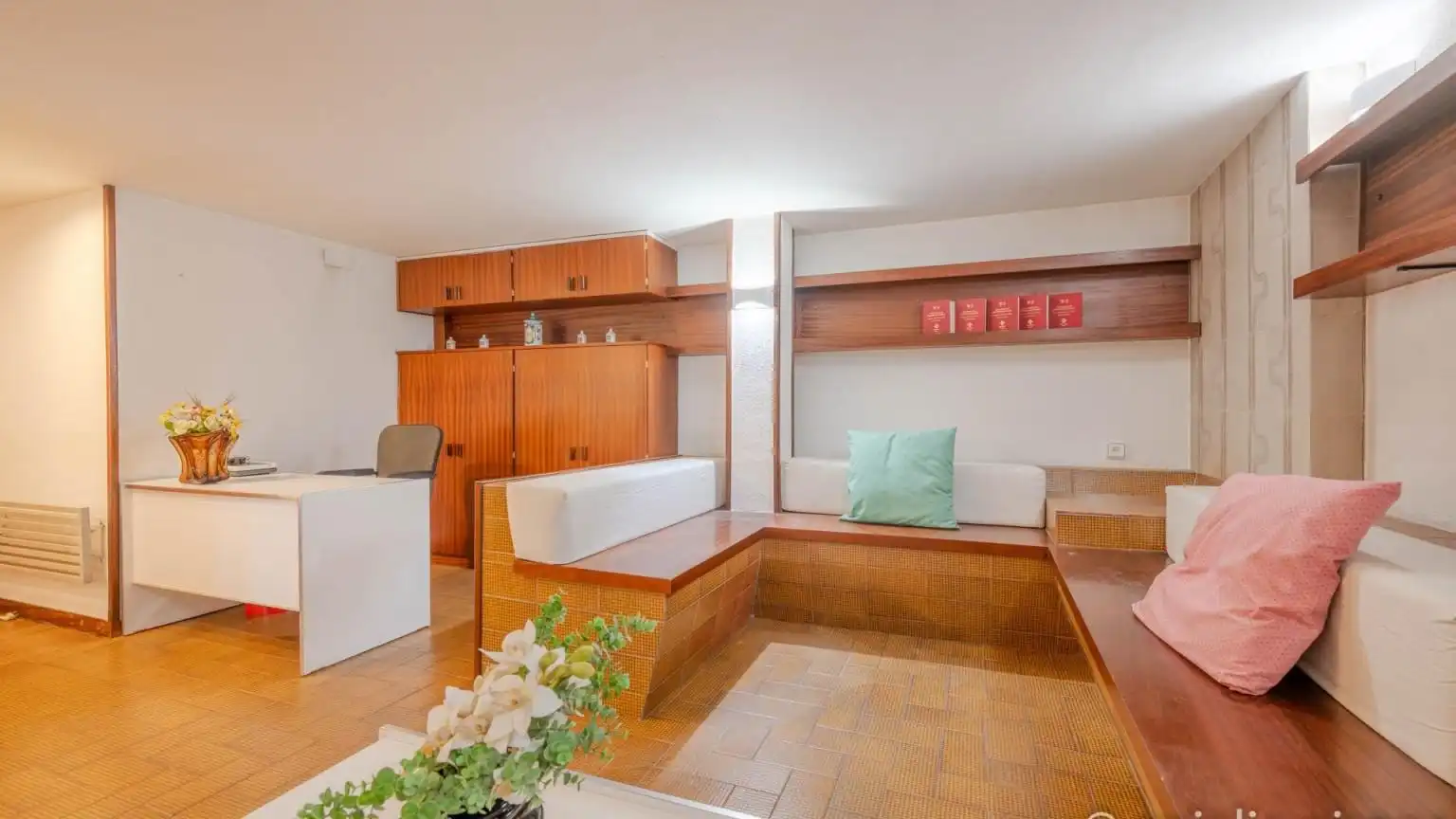 Office for sale in Girona  with Air Conditioner and Heating