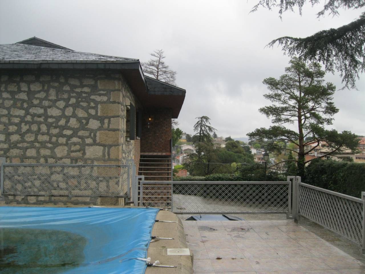 Vista exterior de Casa o xalet en venda en Manzanares El Real amb Calefacció, Jardí privat i Terrassa