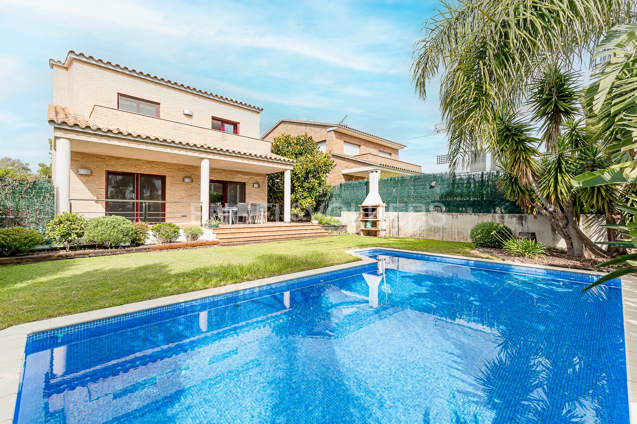 Exterior view of Houses for sale in El Vendrell  with Air Conditioner, Heating and Private garden