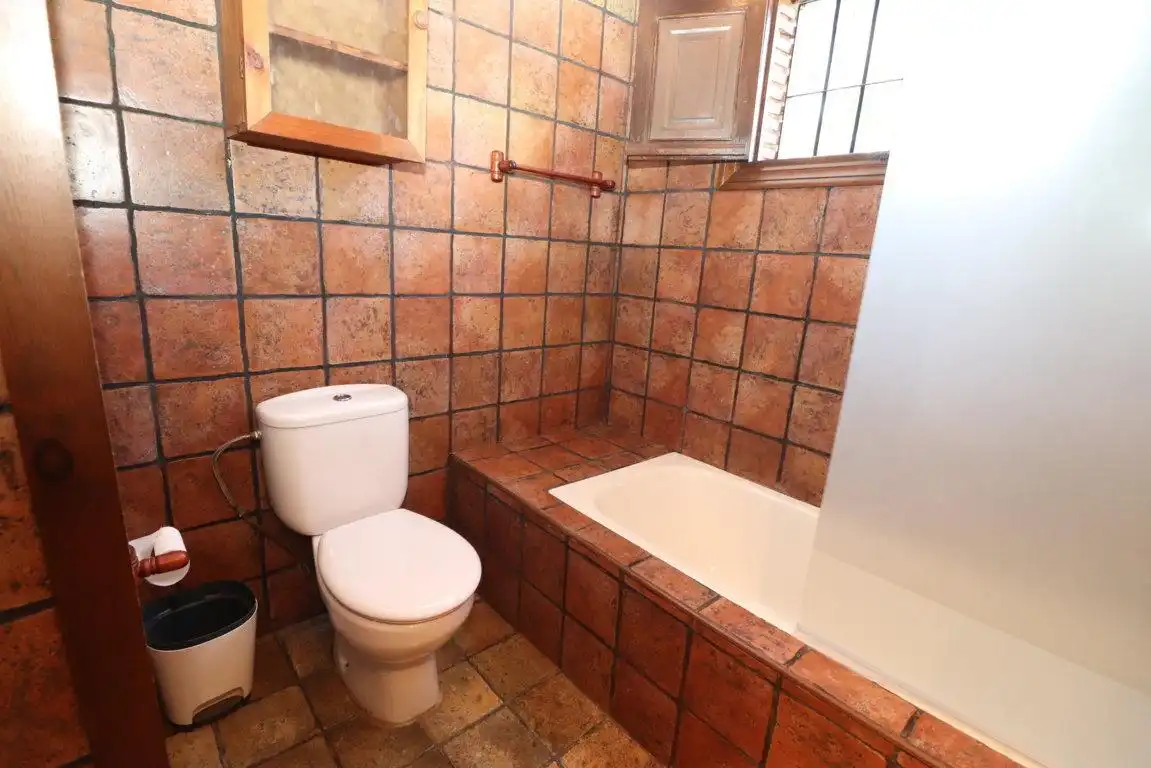 Baño de Casa o chalet de alquiler en Alhaurín El Grande con Aire acondicionado, Jardín privado y Piscina