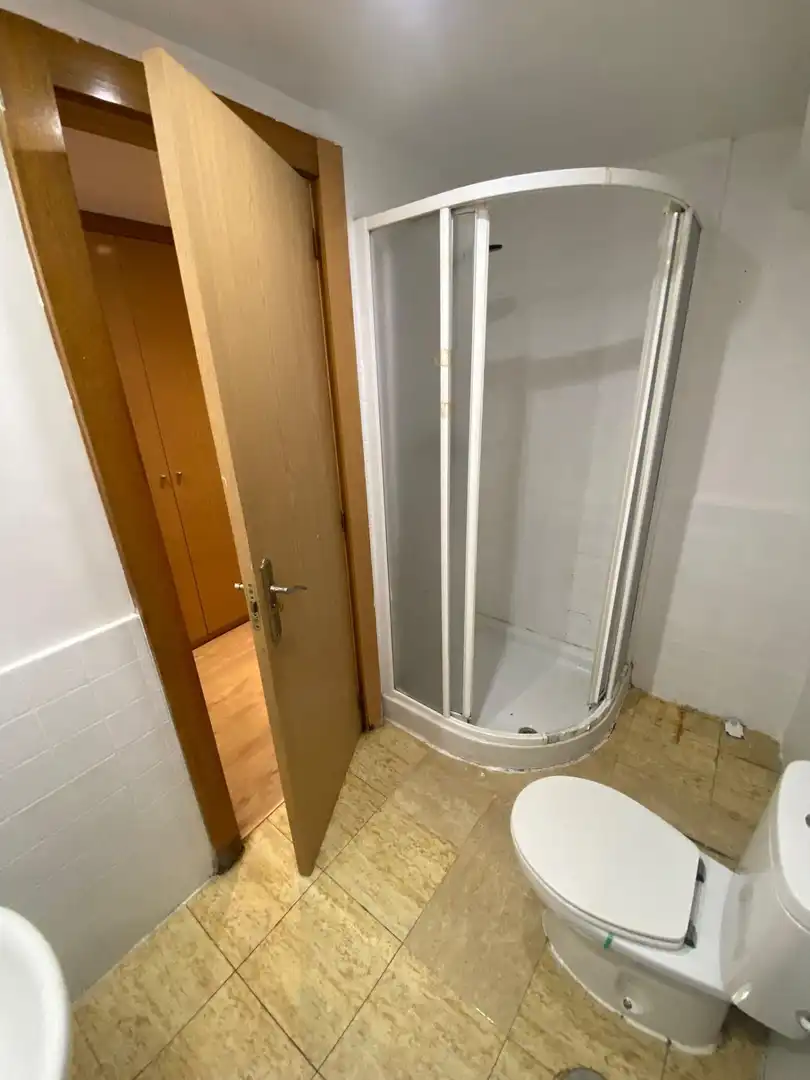 Bathroom of Flat for sale in Madrid