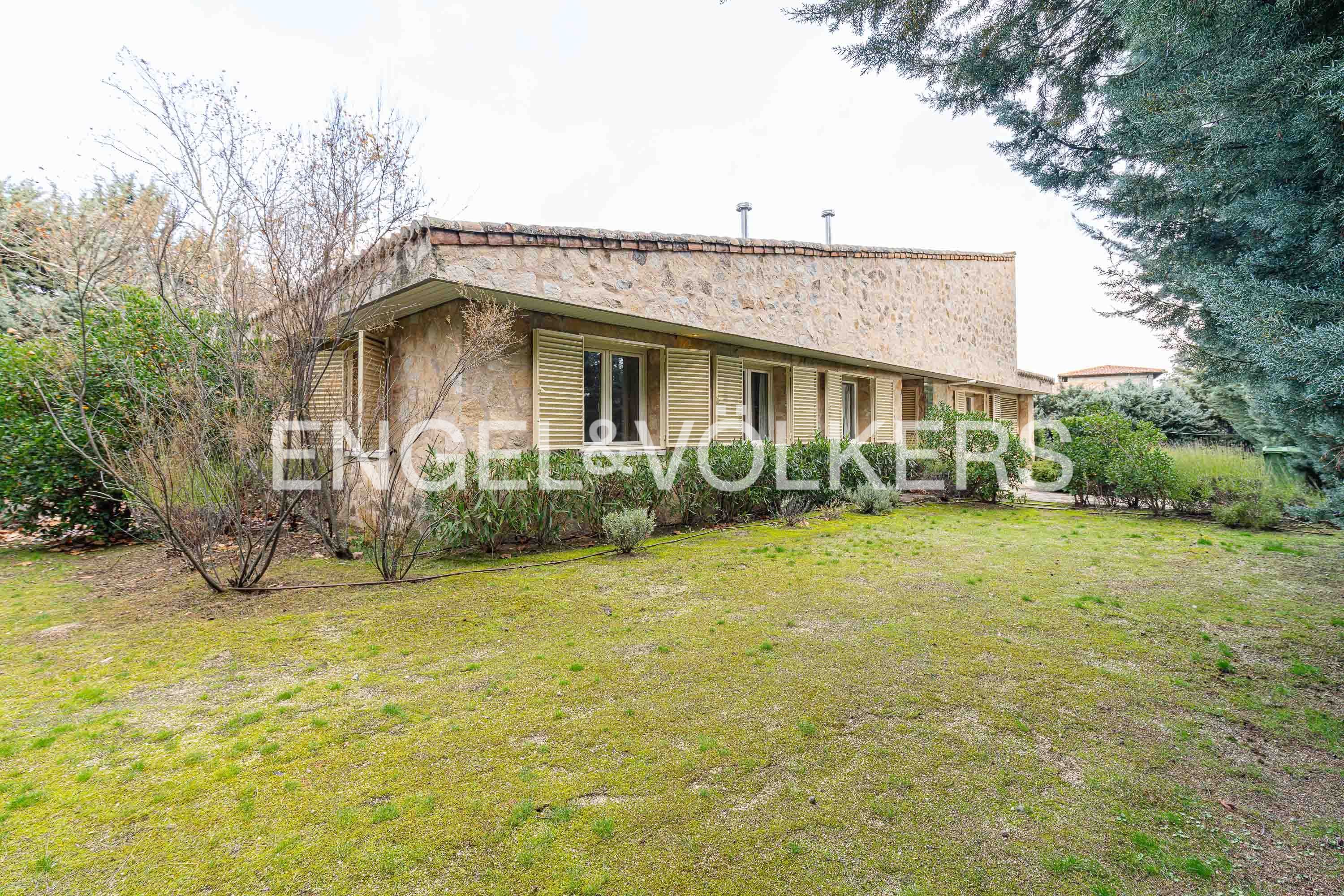 Exterior view of House or chalet for sale in Valdemorillo  with Heating and Private garden