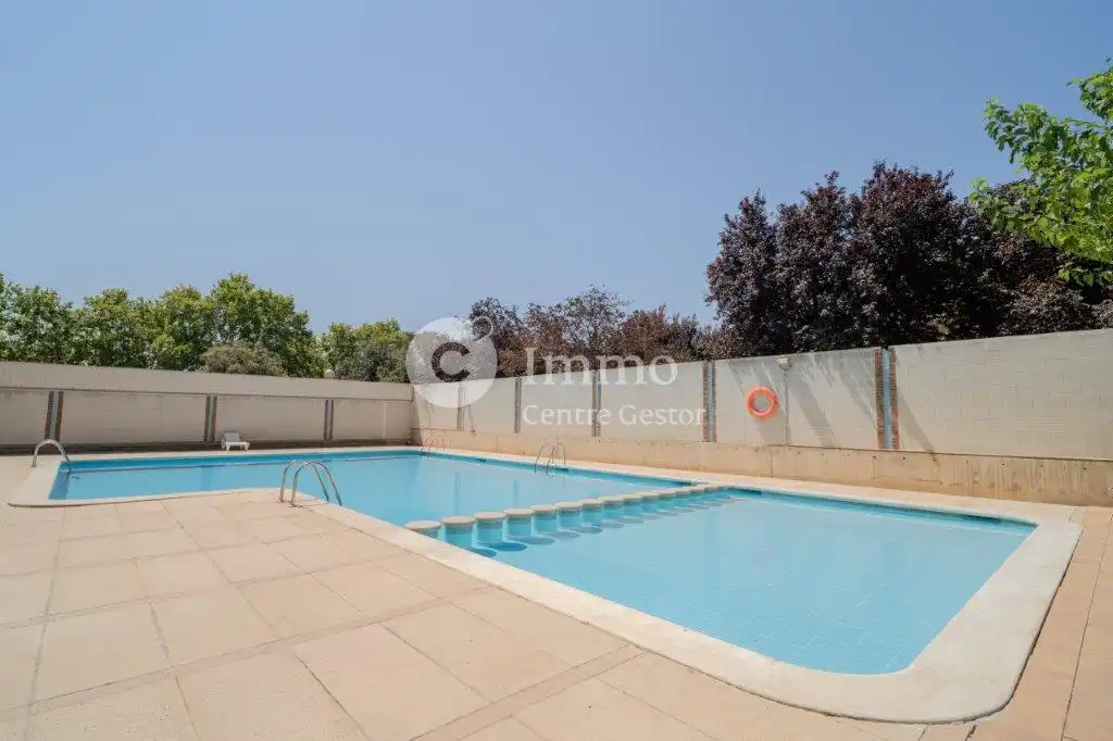 Piscina de Pis en venda en Lleida amb Aire condicionat, Calefacció i Parquet