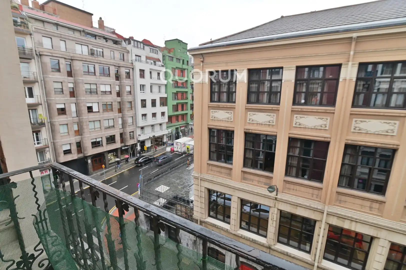 Vista exterior de Piso de alquiler en Bilbao  con Balcón