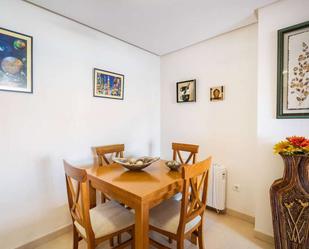 Menjador de Apartament per a compartir en Pilar de la Horadada amb Aire condicionat i Terrassa