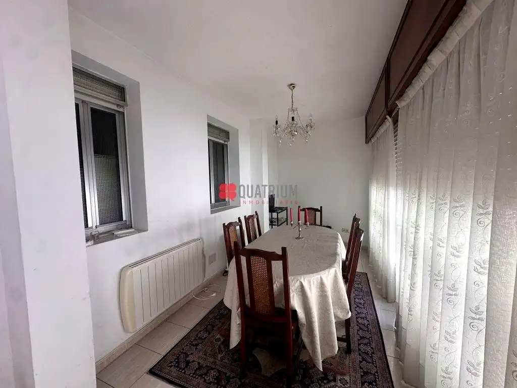 Menjador de Casa o xalet en venda en Santiago de Compostela  amb Terrassa, Traster i Balcó