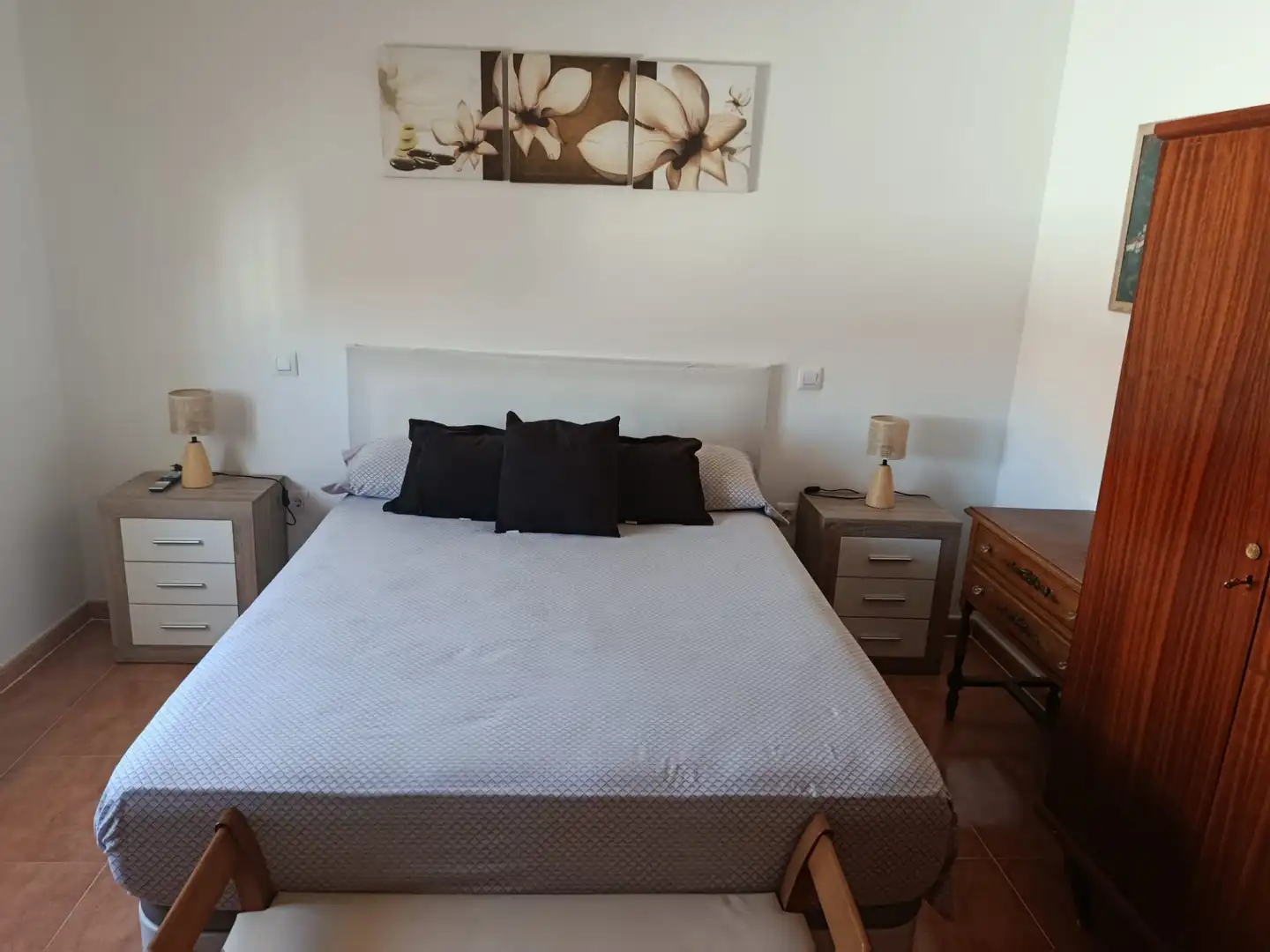 Dormitori de Casa adosada en venda en Mota del Cuervo amb Calefacció, Terrassa i Moblat