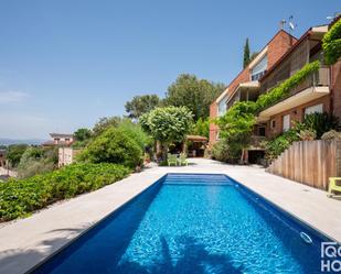 Swimming pool of House or chalet for sale in Sant Cugat del Vallès  with Air Conditioner, Heating and Terrace