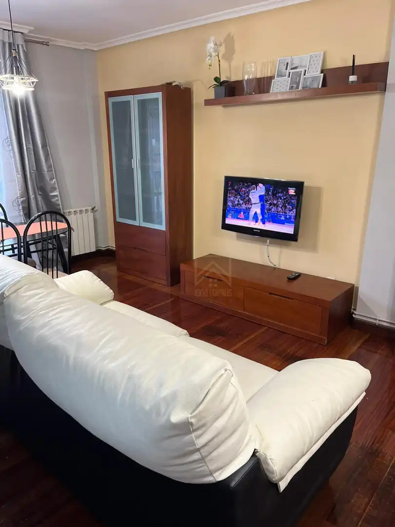 Sala d'estar de Pis de lloguer en Cartes amb Calefacció, Jardí privat i Parquet
