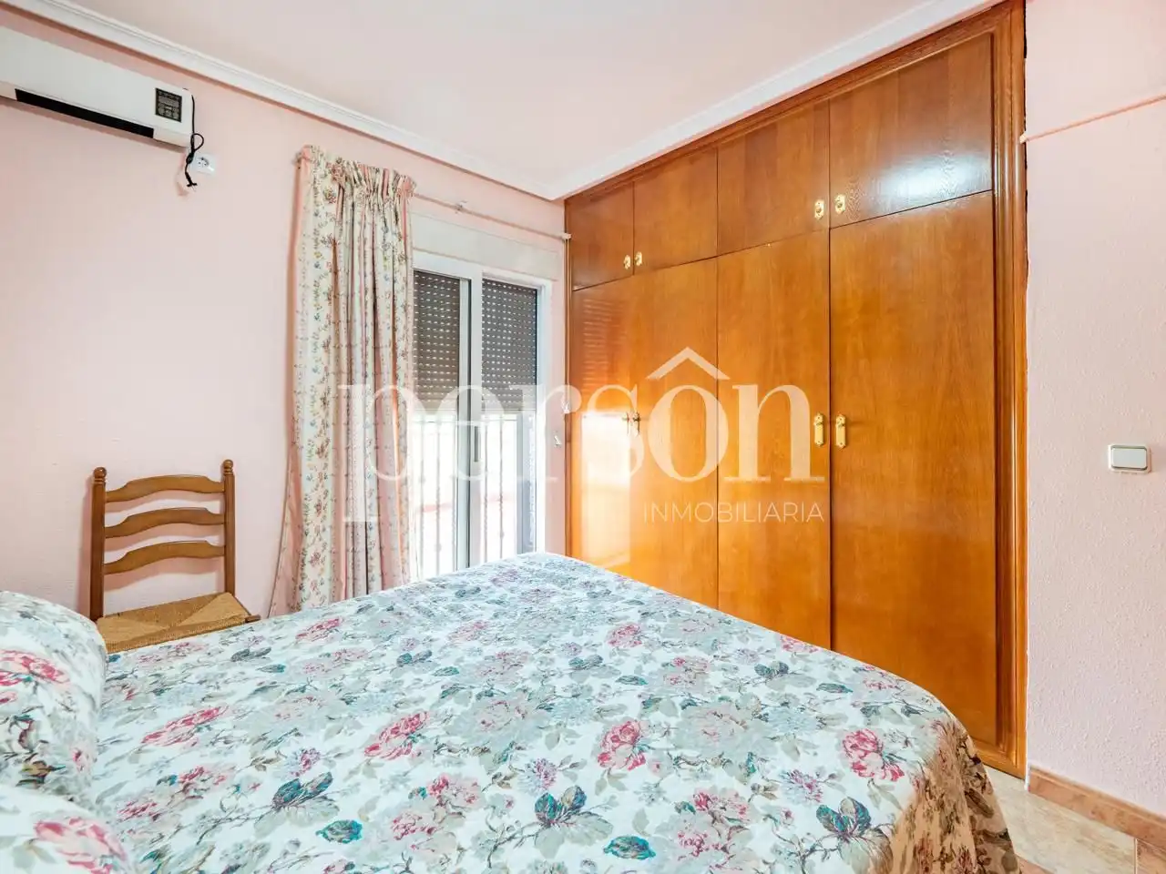 Dormitori de Casa o xalet en venda en Manises amb Aire condicionat, Jardí privat i Terrassa