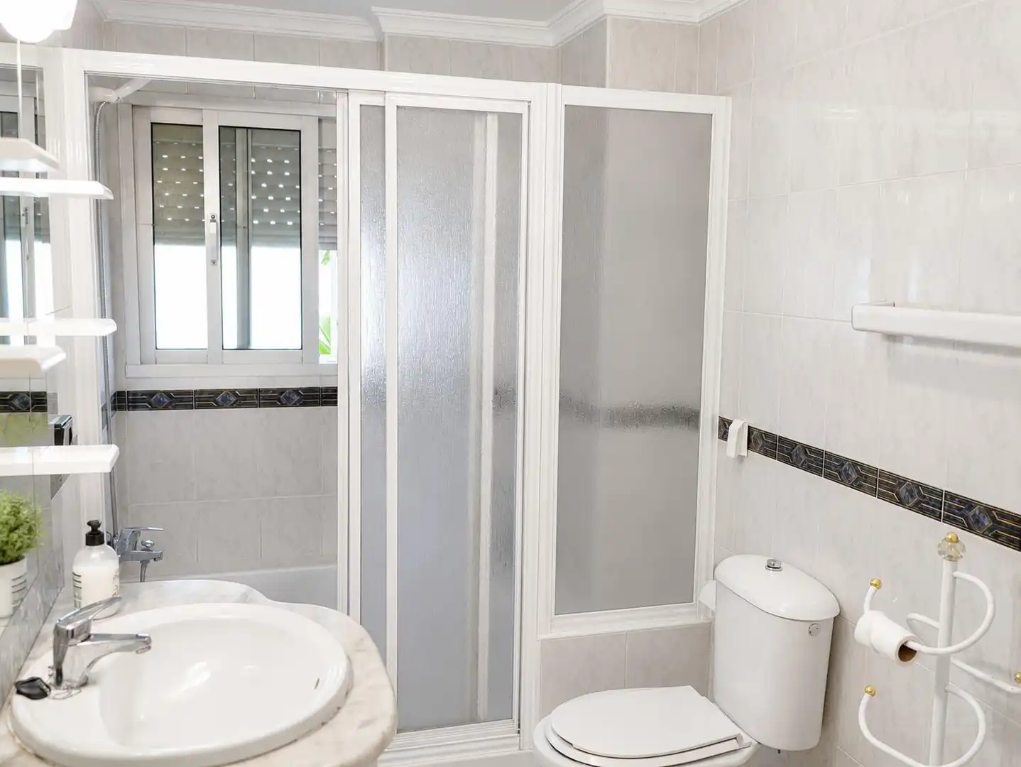 Badezimmer von Wohnung zum Verkauf in Jerez de la Frontera mit Klimaanlage und Balkon
