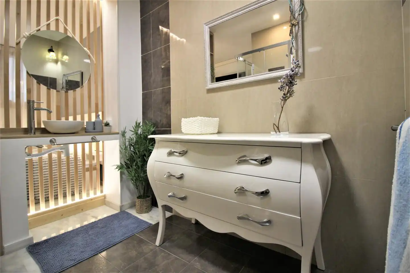 Bathroom of Flat for rent in Almería  with Air Conditioner, Furnished and Internet