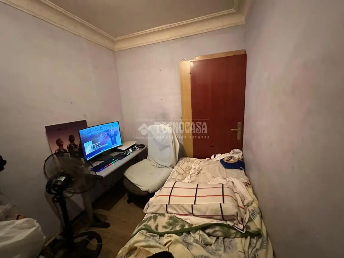 Bedroom of Flat for sale in Zaragoza