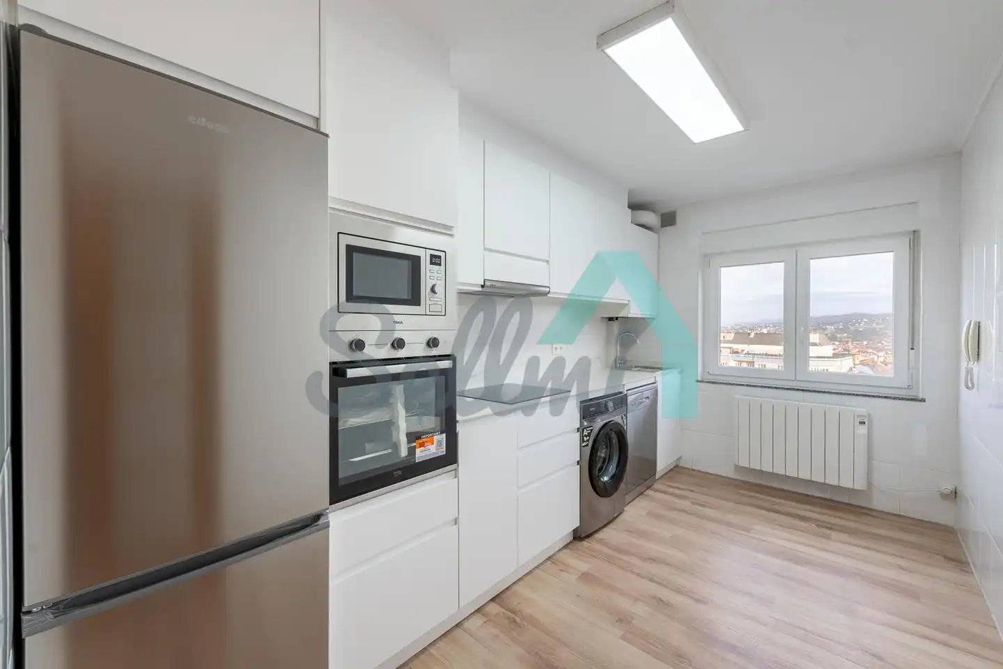 Kitchen of Flat for rent in Oviedo   with Heating and Storage room