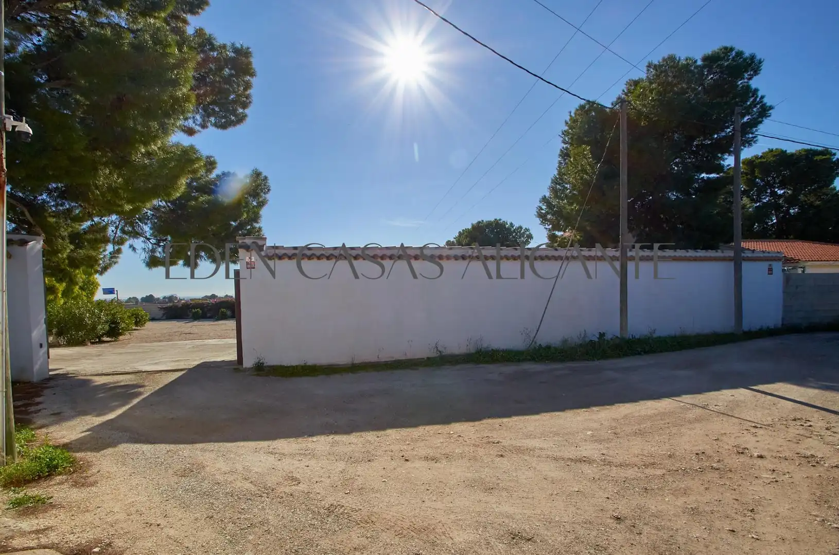 Vista exterior de Casa o xalet en venda en Alicante / Alacant amb Aire condicionat, Jardí privat i Terrassa