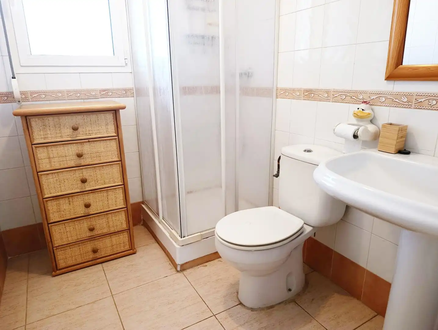 Baño de Apartamento de alquiler en Dénia con Aire acondicionado, Calefacción y Jardín privado