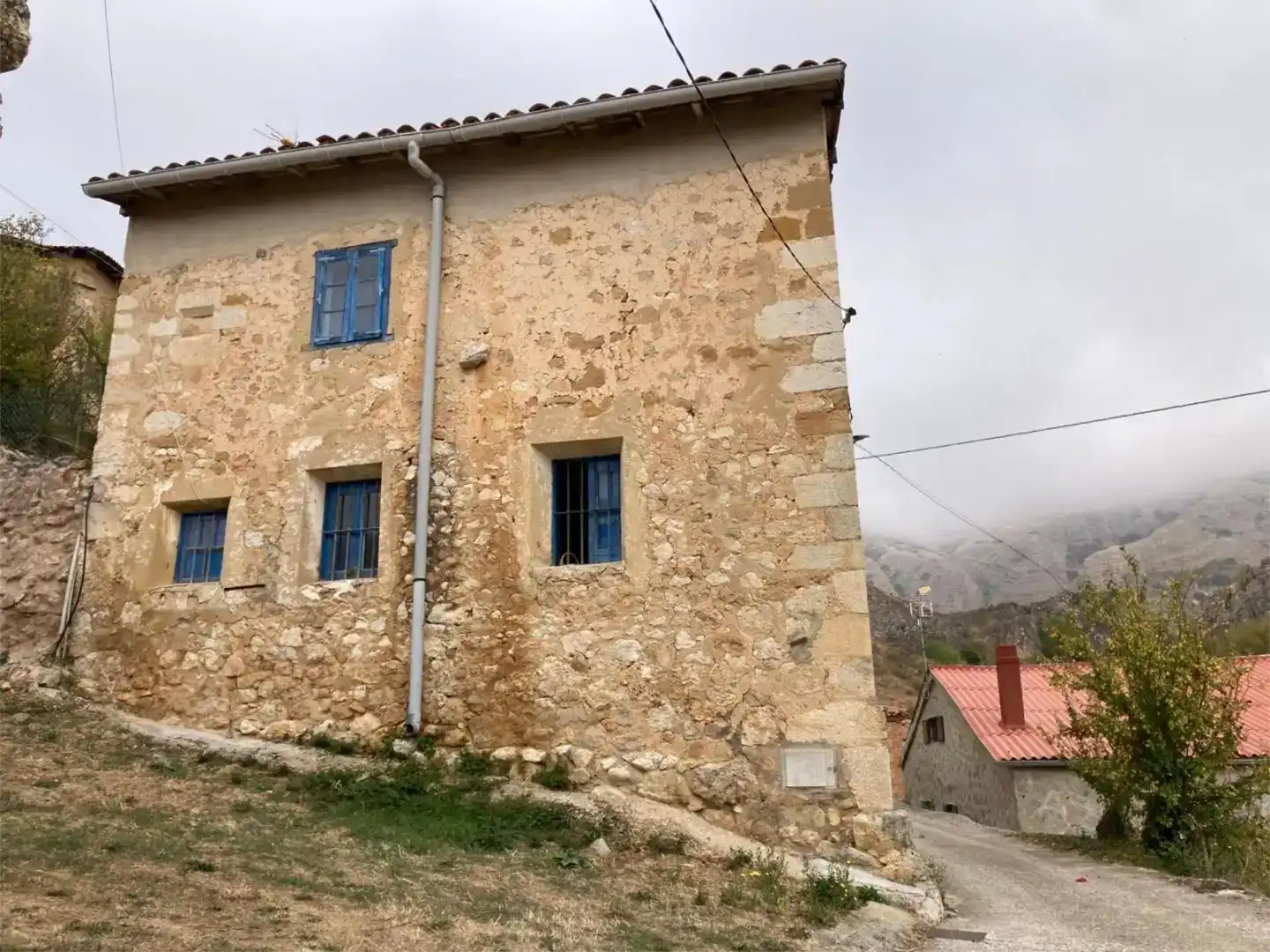 Vista exterior de Pis en venda en Miraveche amb Jardí privat i Moblat