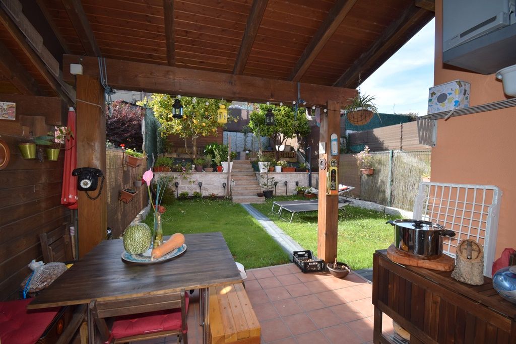Terrassa de Casa adosada en venda en Miño amb Calefacció, Jardí privat i Terrassa