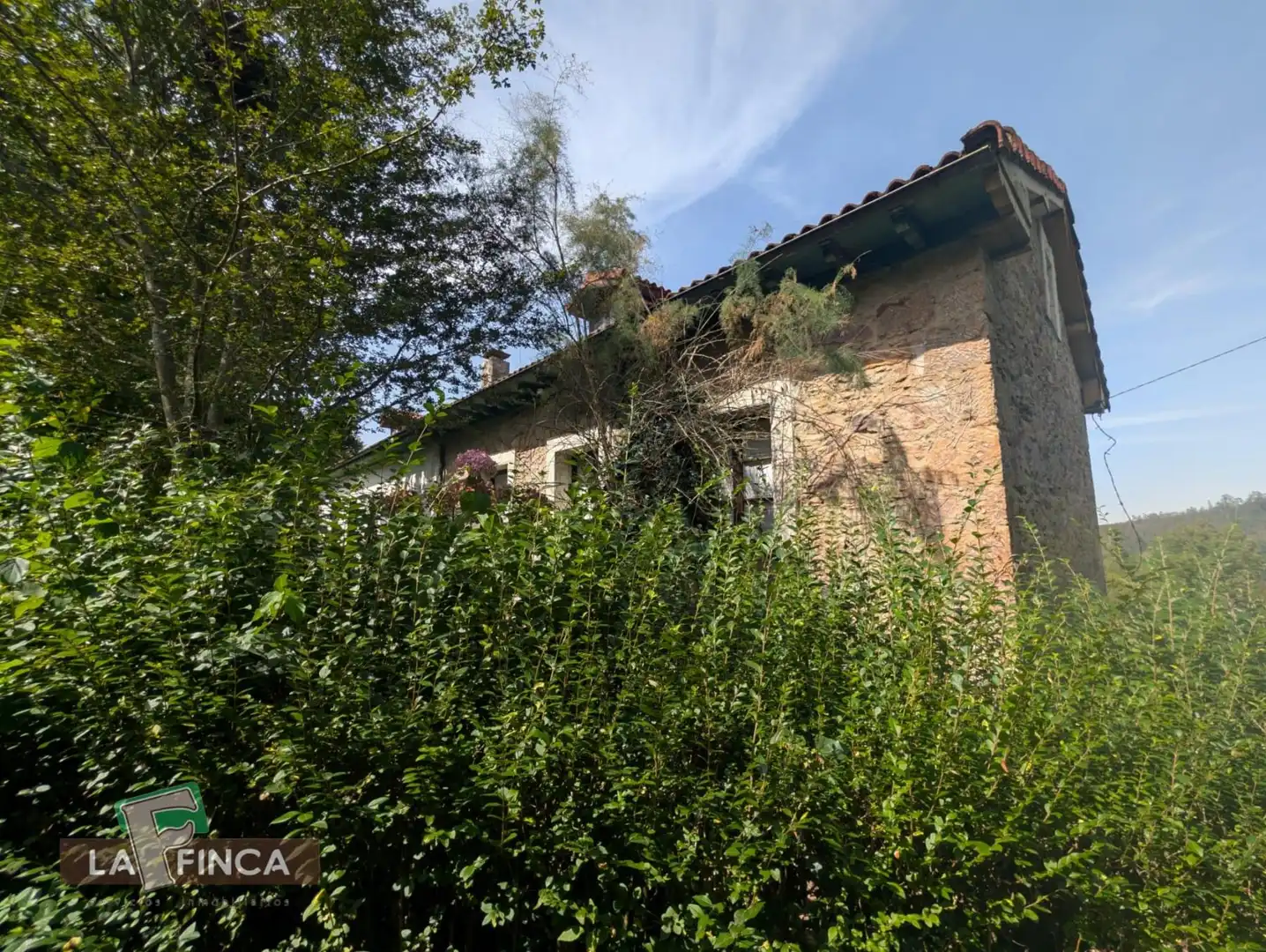 Vista exterior de Casa o xalet en venda en Oviedo  amb Terrassa i Moblat