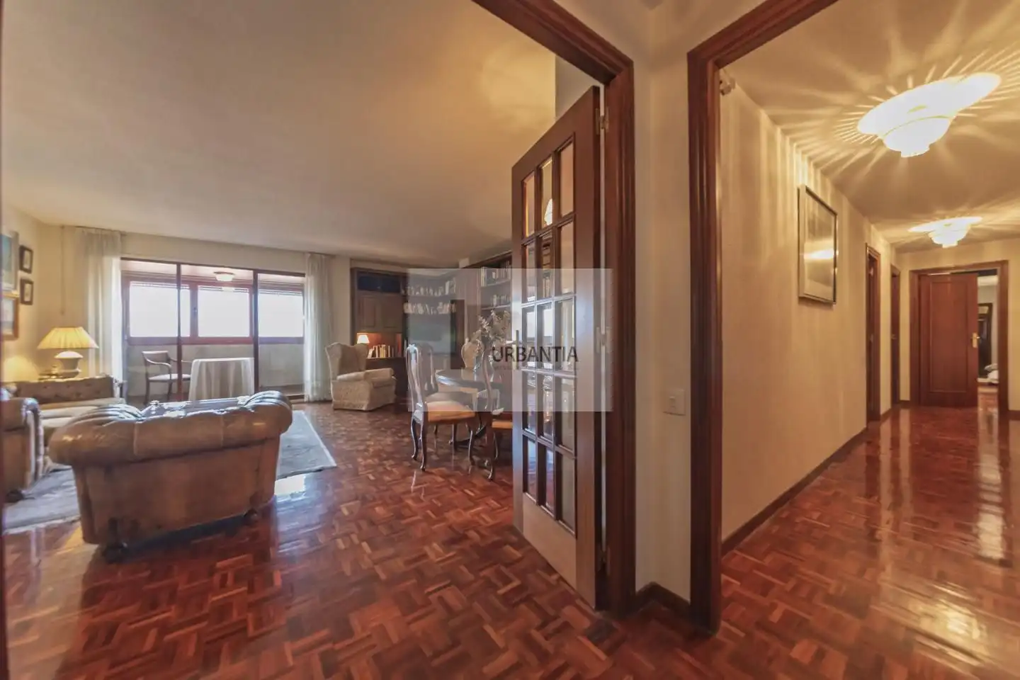 Sala de estar de Piso en venta en  Pamplona / Iruña con Calefacción, Parquet y Terraza